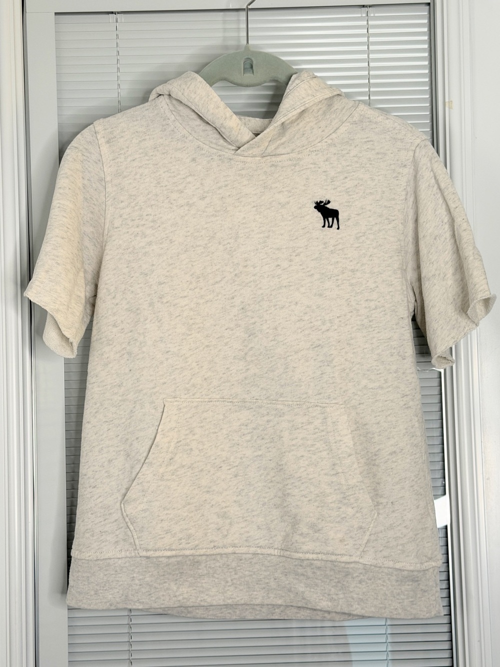 Abercrombie Kids Boys Size 11/12 Cream Short Sleeve Hoodie Sweatshirt Blue Logo
